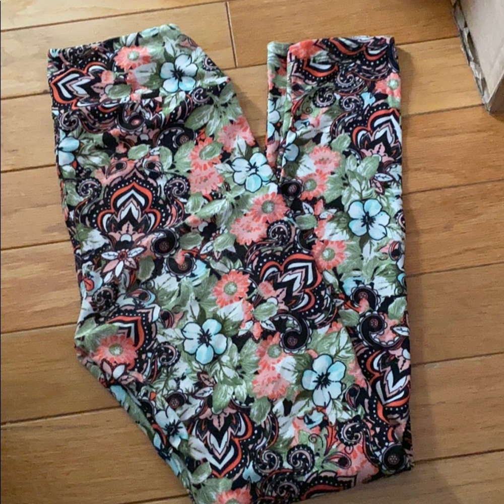 Lularoe Paisley/floral design